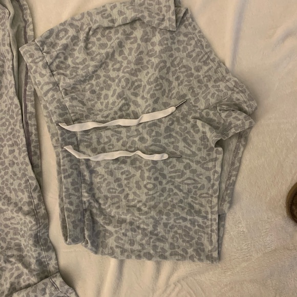 Gray Cheetah Olivaceous Matching Lounge Set - Picture 3 of 5